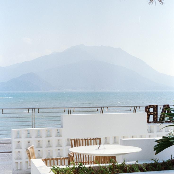 Outdoor terrace seating suitable for families in Paris